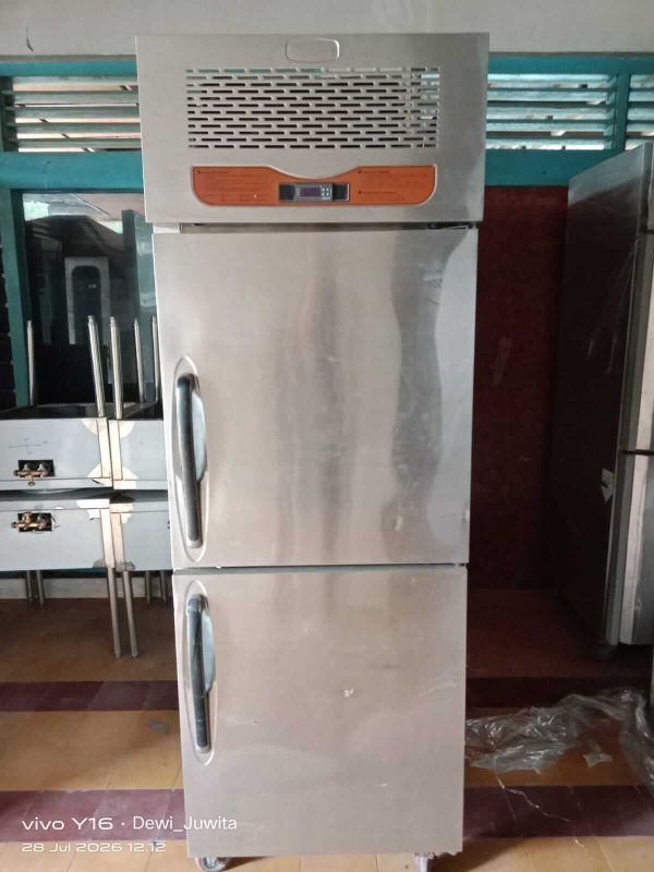 Upright Chiller 2 Pintu 600L (Bekas)